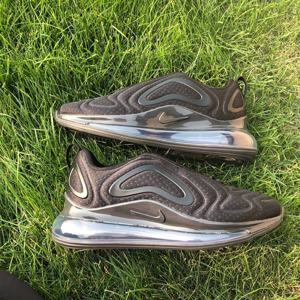 NWOT Nike Air Max 720 Black Athracite